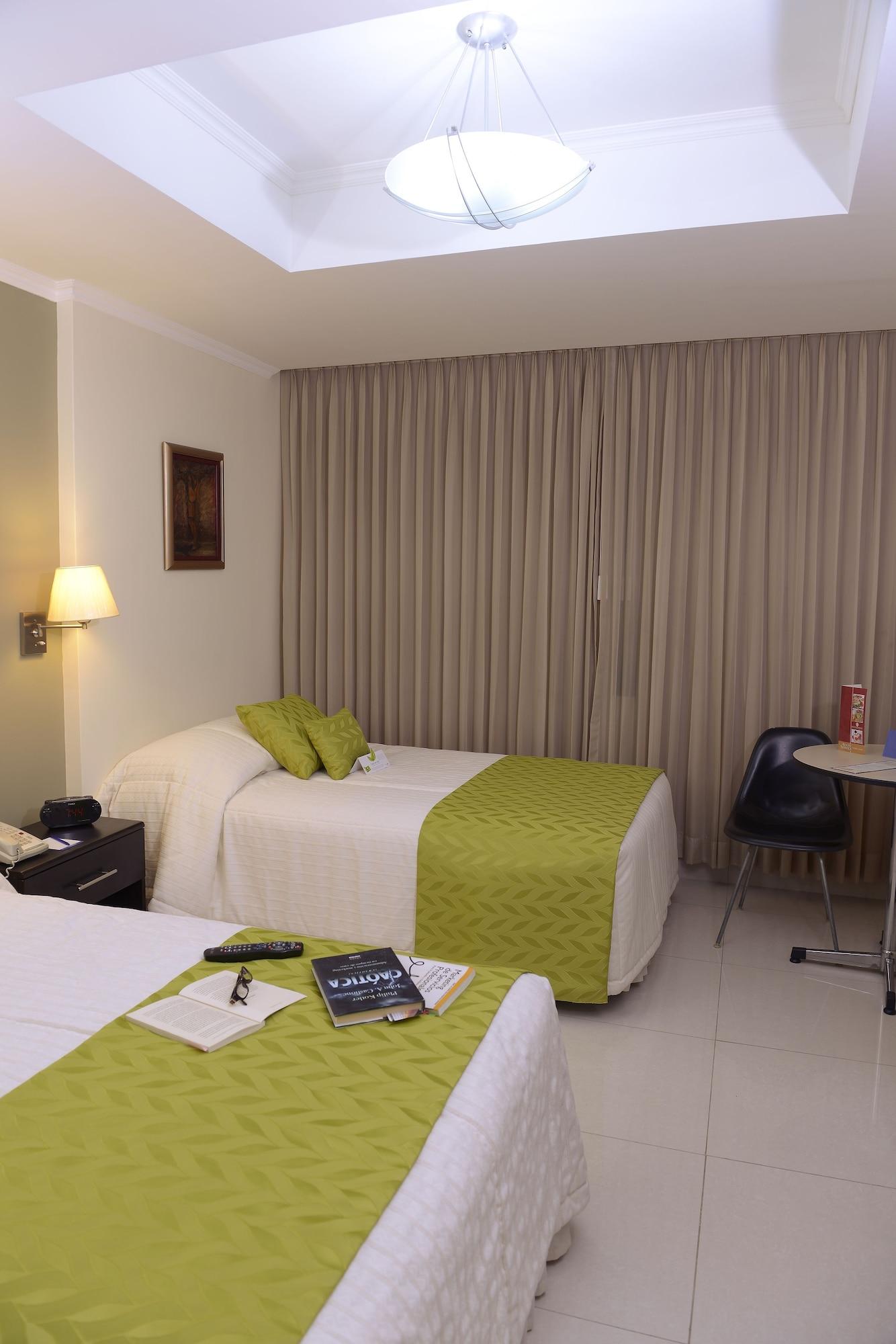 Hotel Ramada กวายากิล ภายนอก รูปภาพ