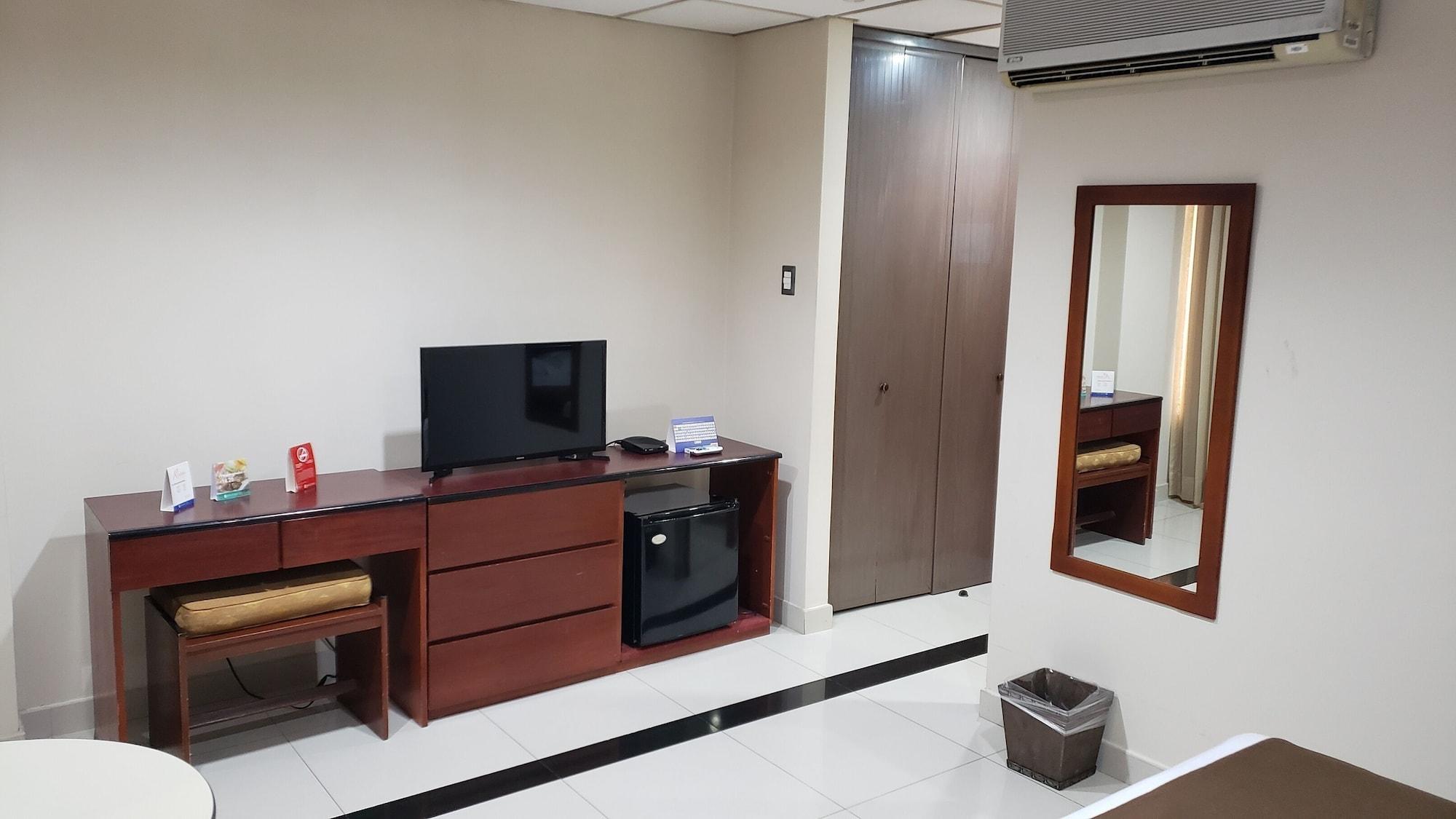 Hotel Ramada กวายากิล ภายนอก รูปภาพ