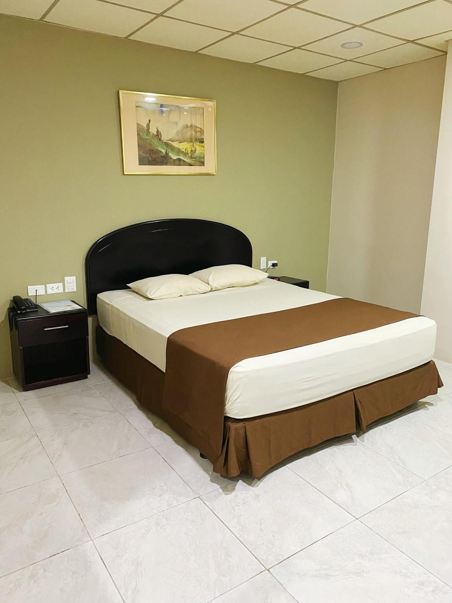 Hotel Ramada กวายากิล ภายนอก รูปภาพ