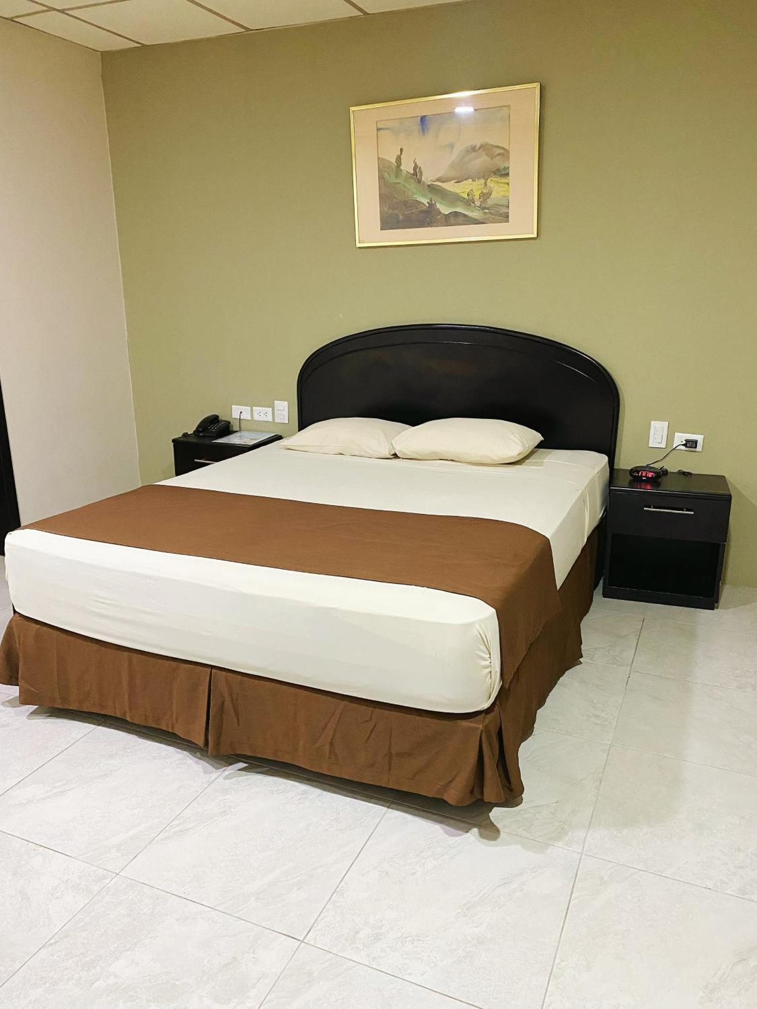 Hotel Ramada กวายากิล ภายนอก รูปภาพ