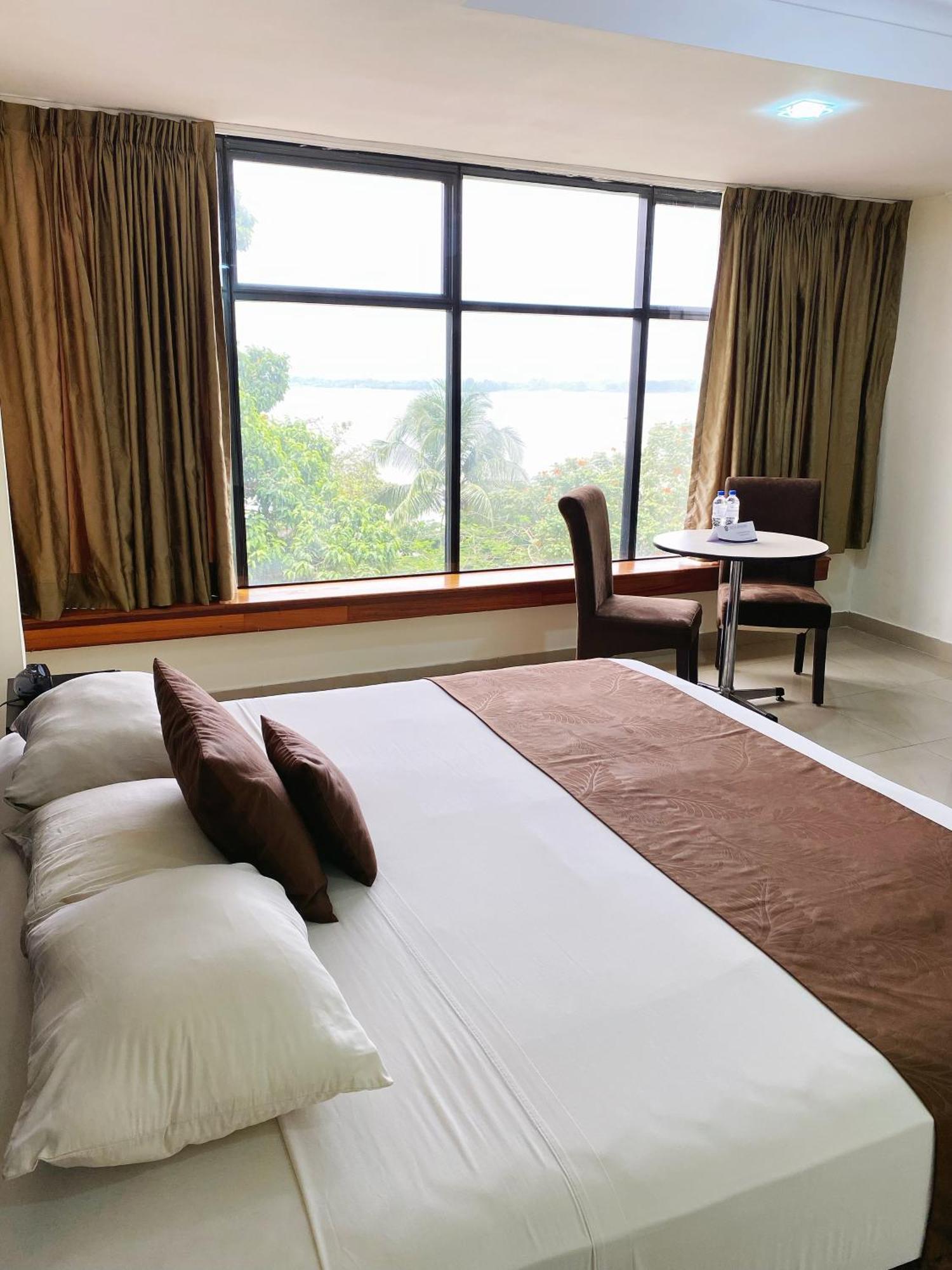 Hotel Ramada กวายากิล ภายนอก รูปภาพ