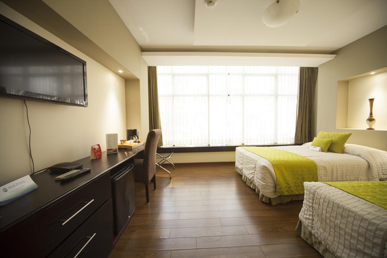 Hotel Ramada กวายากิล ภายนอก รูปภาพ