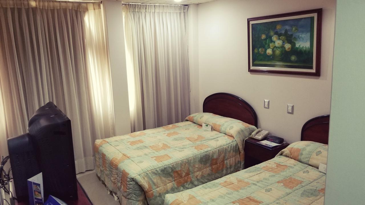 Hotel Ramada กวายากิล ภายนอก รูปภาพ